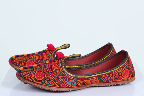 Handcrafted Vibrant Khussa