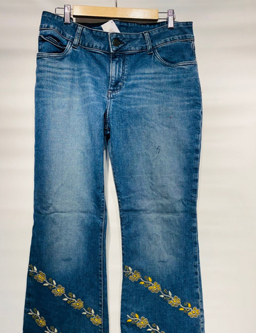 Wide-leg dark Blue Jeans with Subtle Golden Embroidery