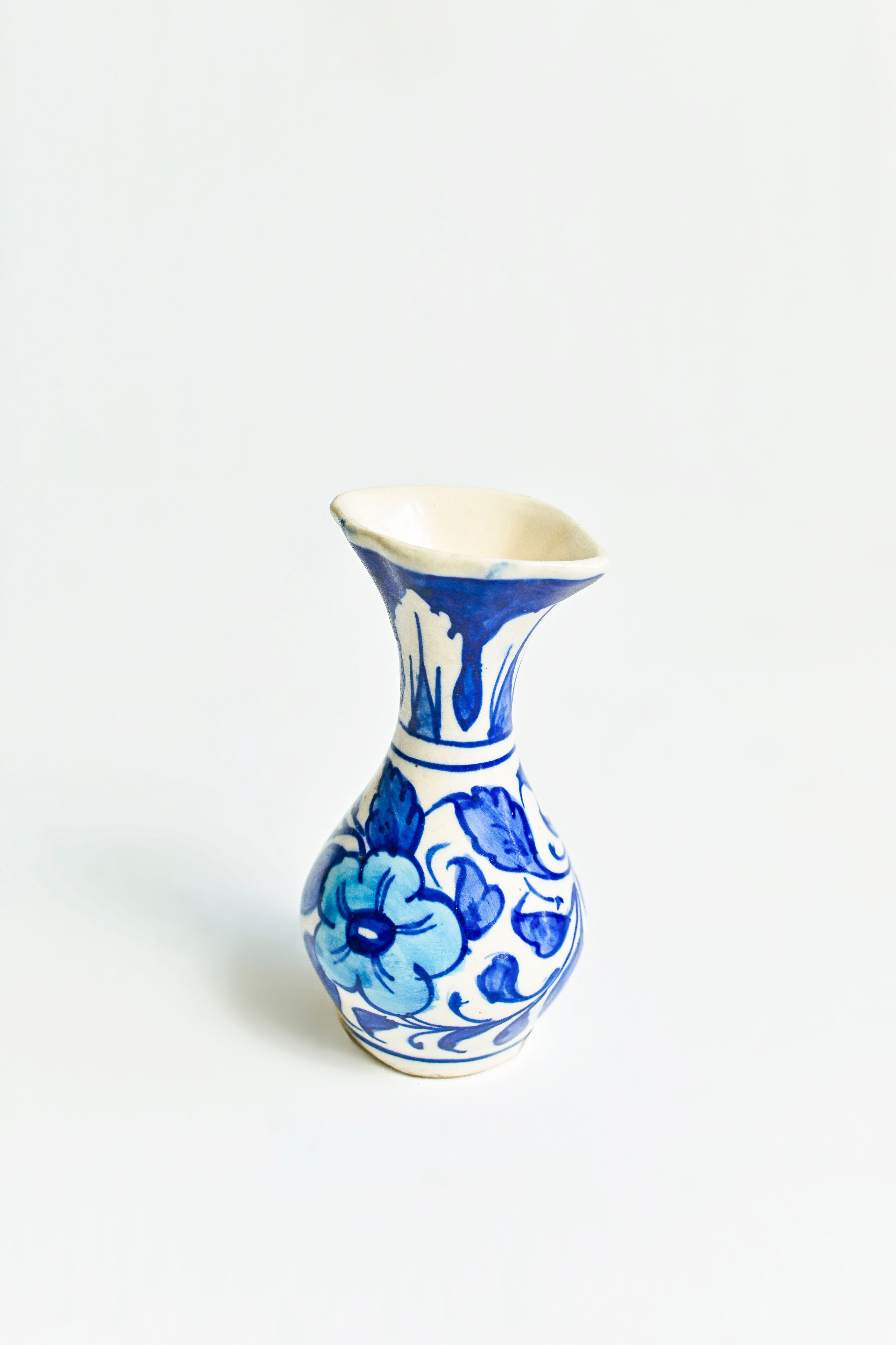 DECORATIVE BLUE POTTERY FLOWER VASE